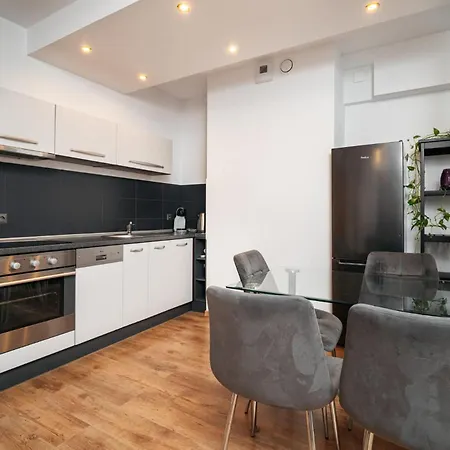 شقة Cichy W Centrum Miasta - Balkon & Klimatyzacja - Riverside Vista By Uniquerent فروتسواف